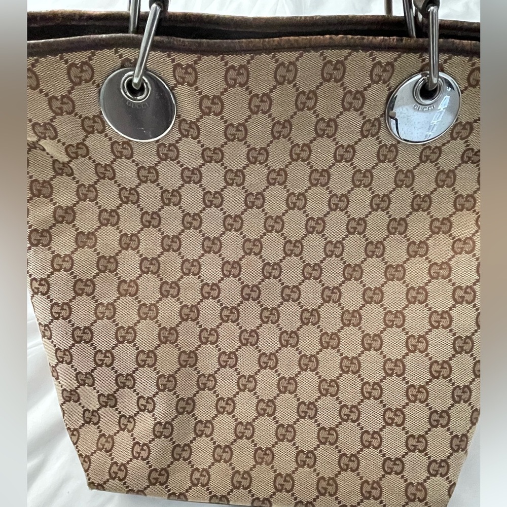 GUCCI Traditional Monogram Tote!